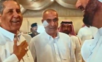 إشادة وحفاوة استقبال.. لقاء عفوي يجمع وزير الحج والعمرة بضيوف الرحمن في منفذ جديدة عرعر (شاهد)