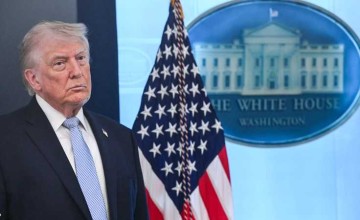 ترامب يهاجم “الإعلام المزيف” ويرسل رسائل نارية لإيران: جنودنا في مواقعهم.. ولا سلاح نووي.. ومضيق هرمز سيبقى مفتوحًا