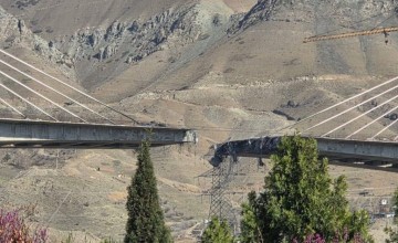 شريان طهران ينقطع.. شاهد لحظة انهيار “أعلى جسر في الشرق الأوسط” بضربة أمريكية إسرائيلية