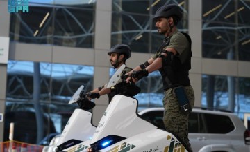 “السكوتر” الكهربائي.. أحدث وسائل “الجوازات” لخدمة المسافرين