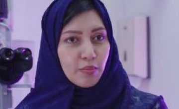 بصمة سعودية في واشنطن.. الدكتورة رفاه فيرق تحصد جائزتين عالميتين في جراحة العيون (شاهد)