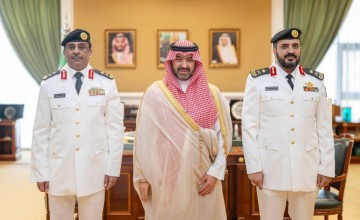 سمو نائب أمير تبوك يستقبل قائد حرس الحدود ويهنئ اللواء العنزي بترقيته