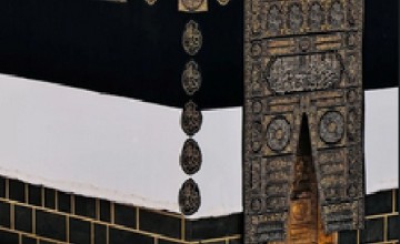 الكعبة المشرفة ترتدي ثوبها الجديد مع غرة محرم.. استعدادات متقنة ومشهد مهيب
