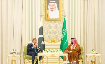 اتصال هاتفي بين ولي العهد ورئيس الوزراء الباكستاني لبحث جهود السلام والشراكة الثنائية