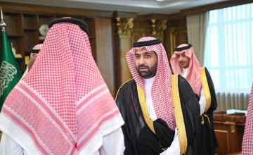 نائب أمير تبوك يستقبل منسوبي الإمارة ويشيد بنجاح موسم الحج