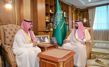 أمير جازان يطّلع على التقرير السنوي للبريد السعودي لعام 2025