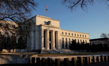 الاحتياطي الفيدرالي يُبقي أسعار الفائدة دون تغيير والتضخم يظل فوق المستهدف