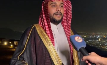 زواج فوق السحاب.. شاهد: عريس يحتفل بزفافه على قمة جبل عير في المدينة المنورة