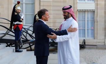 ماكرون يشيد بزيارة ولي العهد إلى فرنسا ويؤكد مواصلة الحوار من أجل استقرار المنطقة