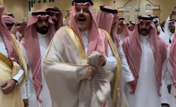 لفتة لا تُنسى.. شاهد: سمو أمير حائل يفاجئ عريسًا بحضوره بعدما علم بزواجه في القاعة المجاورة