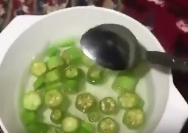 فيديو لشخص يدعي علاج مرض السكري بـ”ماء البامية”.. ومختص: غير صحيح