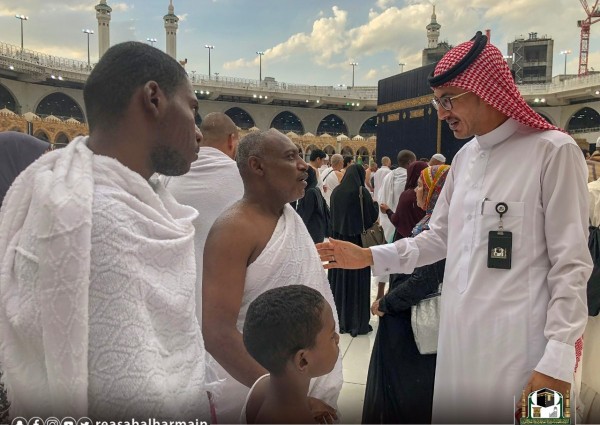 سقوط أمطار متوسطة على المسجد الحرام