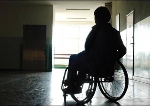 “ذوي الإعاقة” تعتزم مقاضاة مسؤولين عن إعلان لأحد المطاعم بعدما اعتبرته مسيئاً للمعاقين