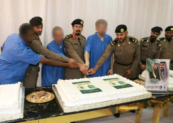 الادارة العامة لسجن الدمام تحتفل بمعايدة نزلائها