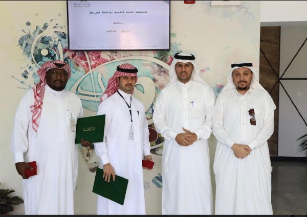 الثقفي يكرم عدد من منسوبي تجربة المريض