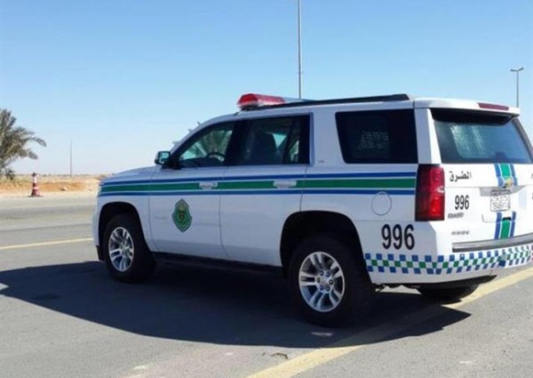 تبوك: أمن الطرق يعيد حقيبة نسائية لحاجة فيها مجوهرات ومبلغ مالي