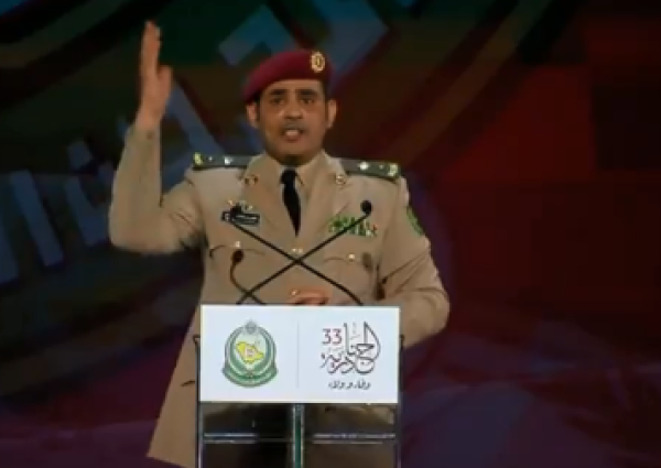 فيديو..مشعل الحارثي يُلقي قصيدة حماسية أمام خادم الحرمين في حفل افتتاح “الجنادرية 33”