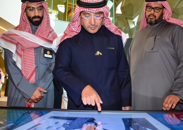 شخصيات بارزة تزور معرض “الفهد.. روح وقيادة” بدولة الكويت