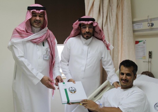 وزير الداخلية يعايد المنومين في مستشفيات قوى الأمن