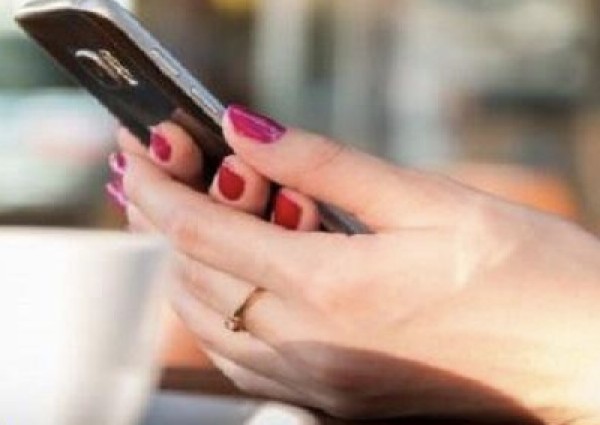 قانوني يكشف عن عقوبة من تتصور في الزواجات ثم ترسل صورتها وهي بكامل زينتها!