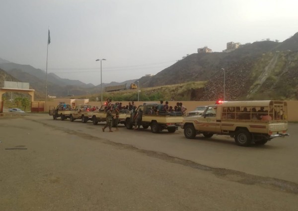 بإشراف محافظ الداير.. عملية الـ ” ١٢ساعات ” تنجح في القبض على مخالفين امتهنوا التهريب والاتجار بالبشر