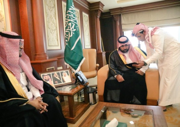 أمير منطقة جازان بالنيابة يستقبل مدير تعليم صبيا