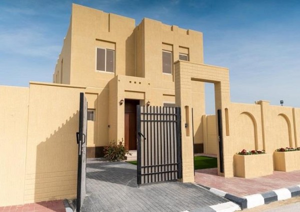 بالصور.. الدمام تشهد تسلم أول مواطن لفيلا من دورين أنجِزت في يومين بتقنيات البناء الحديثة