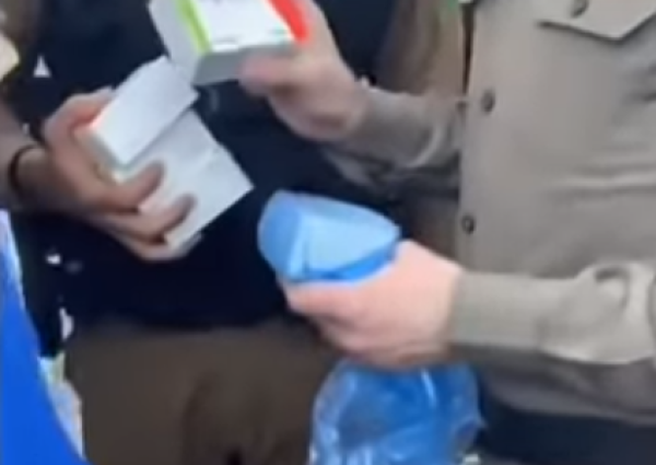 بالفيديو.. صيدلية بالرياض تبيع حبوباً مهبطة للنساء والمراهقين.. والشرطة تداهمها