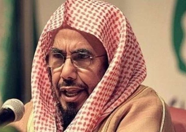 أُوقظ أبنائي للصلاة بالمنزل وأحياناً أفوتها .. هل بُرئت؟ “المطلق” يجيب سائلة بمعادلة “يتريقد”!