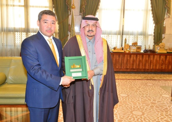 أمير الرياض يستقبل سفير جمهورية كازاخستان لدى المملكة