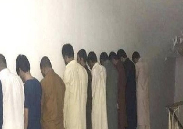 تفاصيل الإطاحة بـ12 شخصًا انتحلوا صفة موظفي بنوك في جدة.. والكشف عما عُثر عليه بحوزتهم!