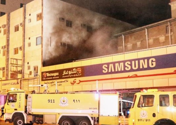 “الدفاع المدني” يسيطر على حريق بأحد محلات “مكة”