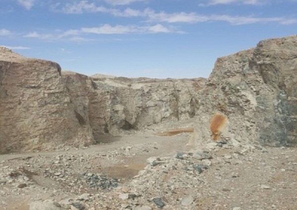 عفيف.. استدعاء صاحب موقع تعدين تعدّى على معالم بيئية