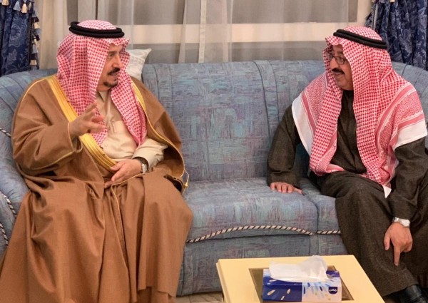 الأمير فيصل بن بندر يقدم العزاء في الأميرة أضواء بنت عبدالعزيز بن محمد ” رحمها الله “