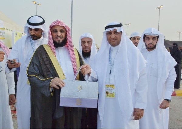 الشيخ عائض القرني يزور مهرجان العسل الدولي الحادي عشر في الباحة