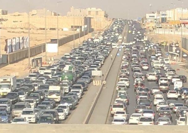“المرور” يرد على إعلامي نشر صورة لزحام شديد بالرياض منتقداً الإخفاق في إدارة الحركة المرورية