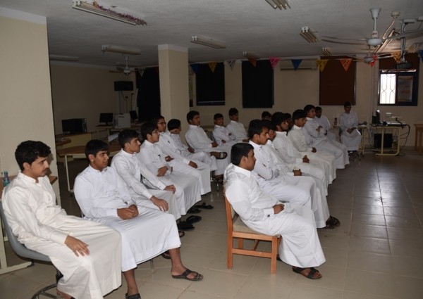 بالتعاون مع مركز صحي هديب .. محاضرة عن التدخين و مبادرة رشاقة لطلاب الخندق