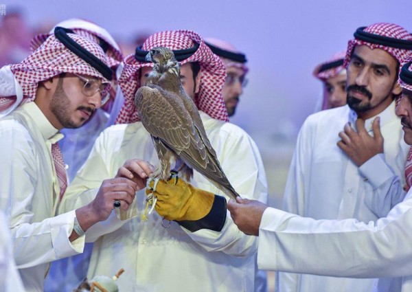 بالصور.. مبيعات معرض الصقور تتجاوز 5 ملايين ريال.. وعدد الزائرين أكثر من 230 ألفاً
