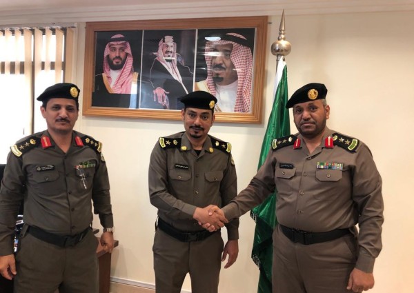 مدير شرطة رابغ يقلد عدداً من الضباط رتبهم الجديدة