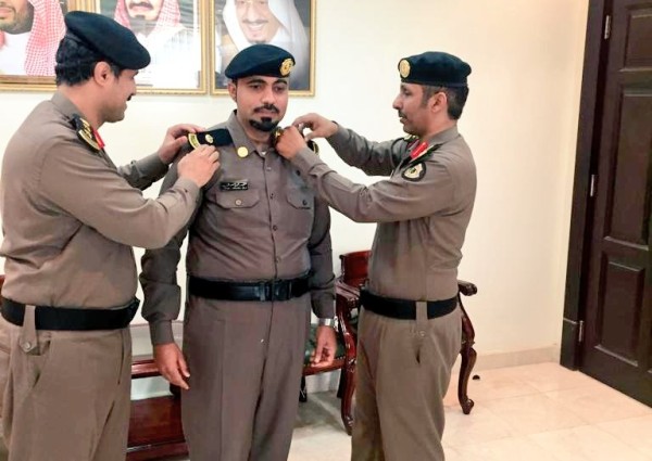 مدير شرطة صامطة يقلد “عطيه جرب” رتبته الجديدة
