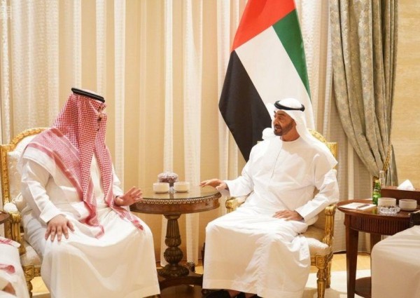 الأمير خالد بن سلمان يقدم التعازي للشيخ محمد بن زايد في وفاة أخيه سلطان