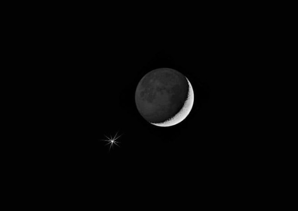 اقتران رائع بين القمر والمشتري … الليلة