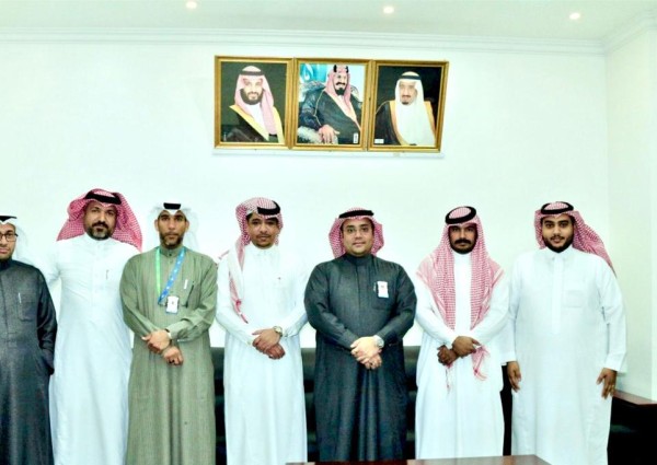 مدير عام بنك التنمية الاجتماعية بالاحساء يكرم مدير مكتب بريد سلوى