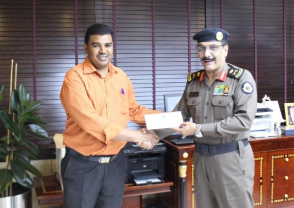 أمير منطقة الرياض يكرم مقيم نظير أمانته