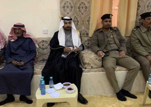 نيابة عن سمو أمير حائل ونائبه .. محافظ “الحائط” يعزي أسر وفيات الحادث المروري