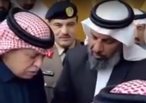 بالفيديو: مواطن يتقدم بشكوى لـ”ماجد القصبي” عن تعثر أحد المشاريع في عسير .. شاهد: ردة فعل الوزير!