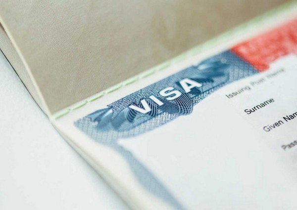 لمنع انتقال “كورونا” .. قيود التأشيرات الجديدة في السعودية للحفاظ على صحة المواطنين والمقيمين