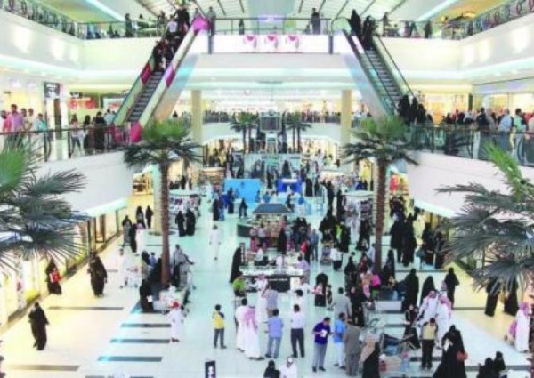 “مديرة مركز كورونا” بالرياض تطالب المواطنين بالابتعاد عن المطاعم والأماكن العامة هذه الأيام – فيديو