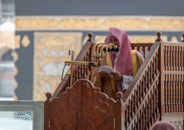 خطيب الحرم المكي: الأوبئة والأمراض تظهر ثم ترحل فأبشروا وتفاءلوا.. وأوصيكم بهذا الدعاء المنجي