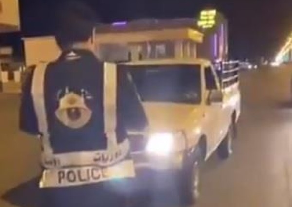 بالفيديو: رصد أول مخالفة للأمر الملكي بمنع التجول في جميع أنحاء المملكة